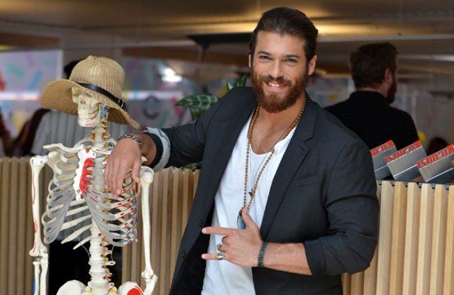 Oyuncu Can Yaman, Televizyonun Star Adamı yarışmasında rakiplerini solladı