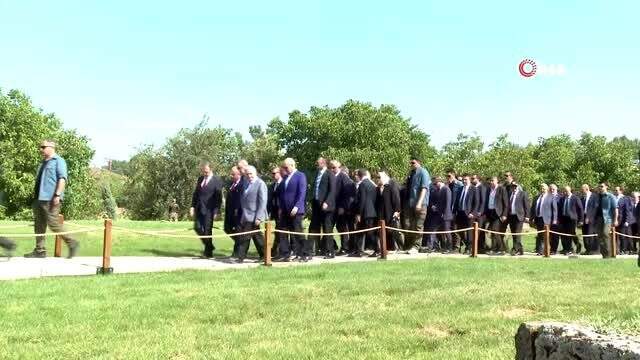 Cumhurbaşkanı Erdoğan ve Bahçeli, Ahlat'taki Selçuklu Mezarlığını ziyaret etti Cumhurbaşkanı Erdoğan ve Bahçeli, Ahlat'taki Selçuklu Mezarlığını ziyaret etti