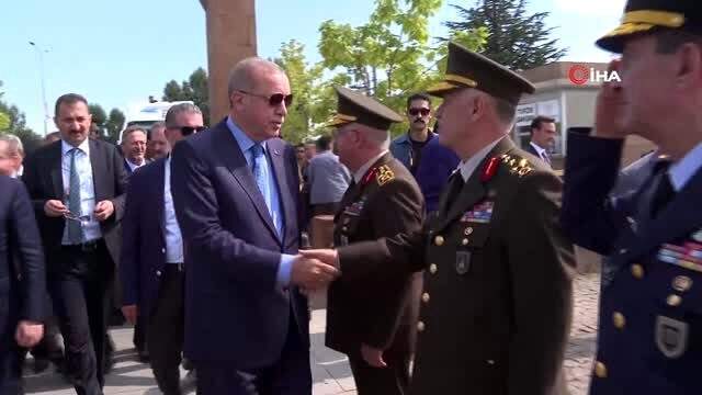 Cumhurbaşkanı Erdoğan ve Bahçeli, Ahlat'taki Selçuklu Mezarlığını ziyaret etti Cumhurbaşkanı Erdoğan ve Bahçeli, Ahlat'taki Selçuklu Mezarlığını ziyaret etti