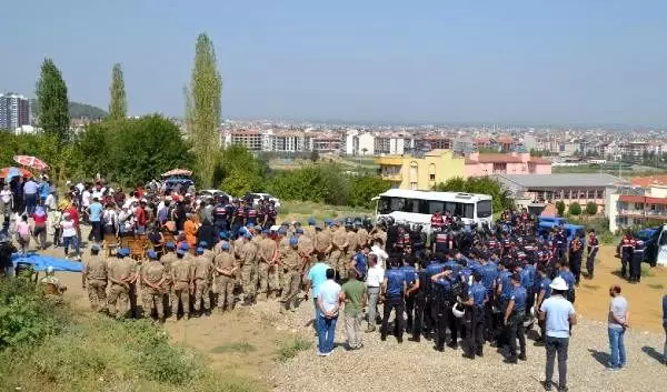 JES'e karşı düzenlenen eylemde gerginlik: 26 gözaltı, milletvekili ve 3 asker yaralandı