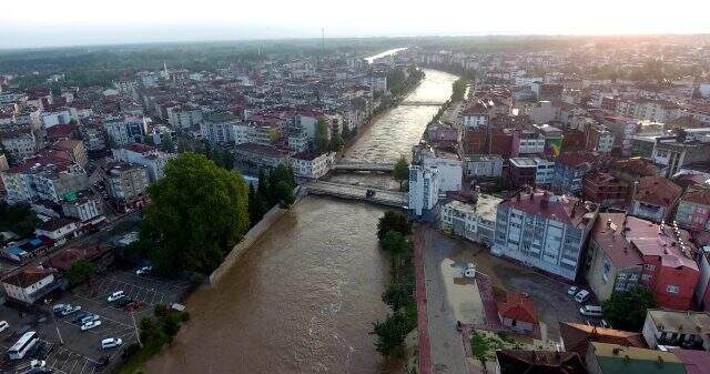 Terme'de sel çiftçiyi vurdu, zarar 250 milyon TL Samsun'un Terme ilçesinde yaşanan sel çiftçiyi vurdu! Zarar 250 milyon TL