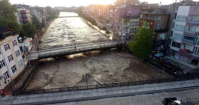 Terme'de sel çiftçiyi vurdu, zarar 250 milyon TL Samsun'un Terme ilçesinde yaşanan sel çiftçiyi vurdu! Zarar 250 milyon TL