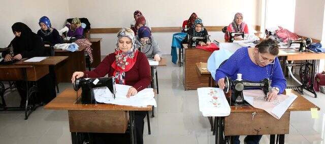 İBB, İSMEK'e 1676 öğretmen alacak İBB, İSMEK'e 1676 öğretmen alacak