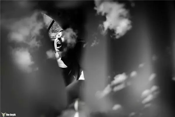 Orgazmın Doruk Noktasına Ulaşmış Kadınların Surat İfadelerini Çeken Fotoğrafçı