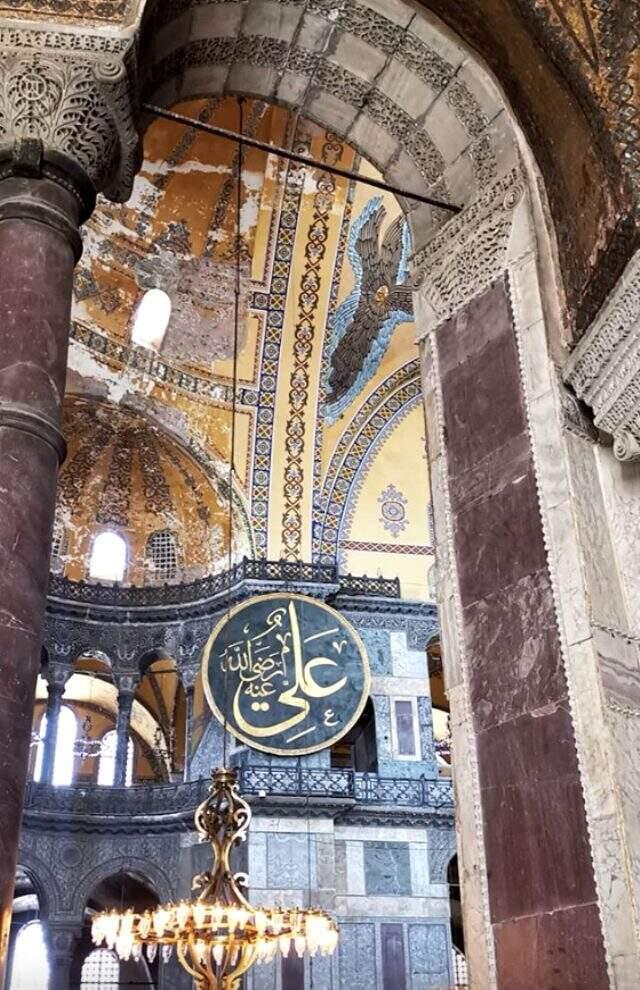 Ayasofya'yı ziyaret eden Didem Soydan'ın paylaşımlarına beğeni yağdı