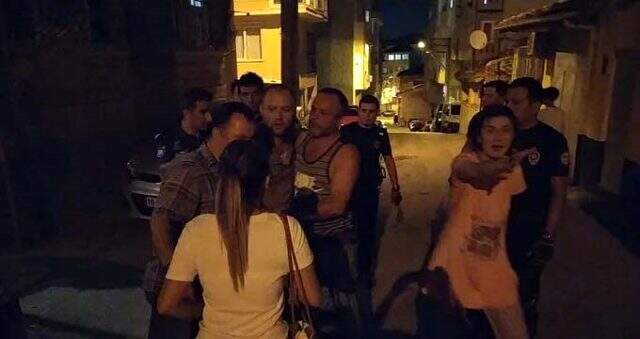 Eşinden şiddet gören kadının ağabeyi eniştesine bıçakla saldırdı! Eşinden şiddet gören kadının ağabeyi eniştesine bıçakla saldırdı!