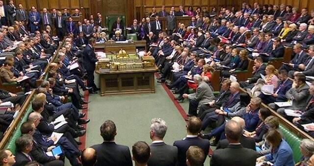 Hükümet istedi, Kraliçe onayladı: İngiltere'de Parlamento askıya alınacak, muhalefet 
