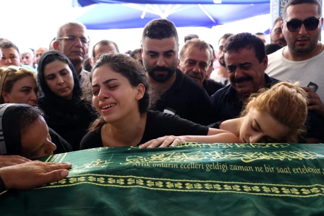 Vefat eden Selahattin Özdemir'e Aramızda Sıra Dağlar şarkısıyla veda edildi