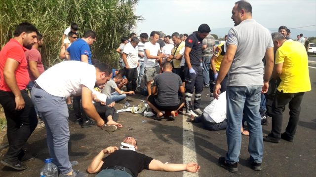 Aydın'da kaza yapan servis otobüsü alev alev yandı: 44 yaralı