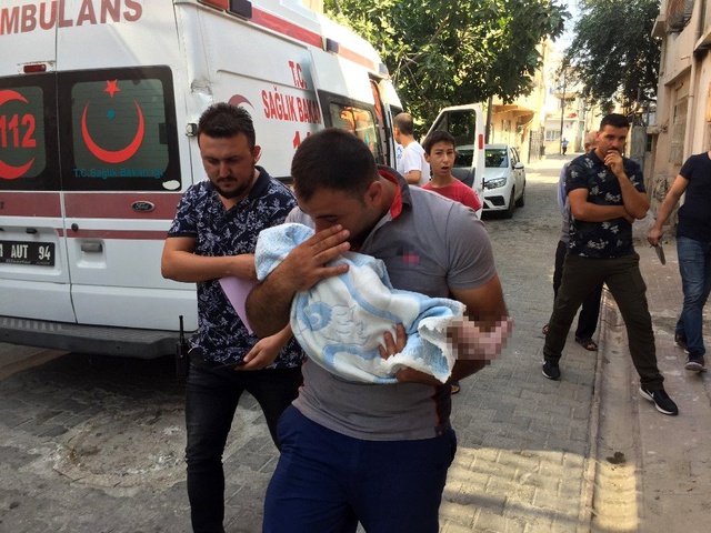 17 yaşındaki annenin 3 aylık bebeği öldü