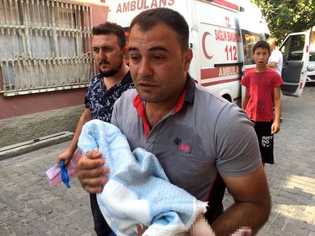 17 yaşındaki annenin 3 aylık bebeği öldü