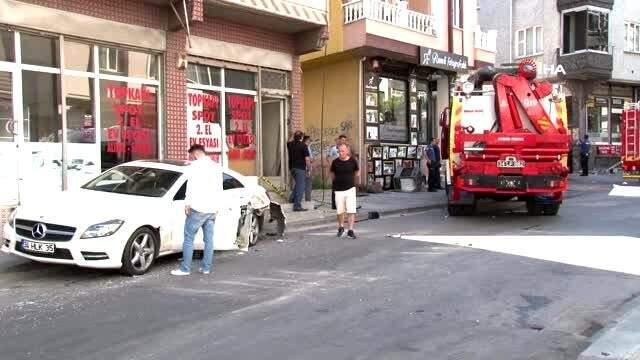 Gaziosmanpaşa'da kontrolden çıkan halk otobüsü bir evin duvarına çarptı: 5 yaralı