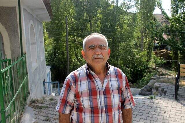Telefon çekmeyen köy! Yangın çıktı itfaiyeyi arayamadılar Telefon çekmeyen köyün çilesi! Yangın çıktı, itfaiyeyi arayamadılar