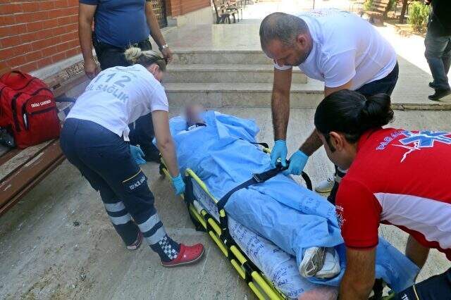 'Uyan Şükrü' Operasyonu! Kolonya içip cami bahçesinde sızan adamı kimse uyandıramadı