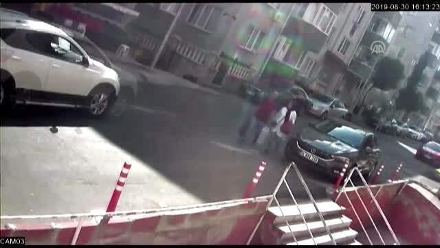 Çifte sokak ortasında kurşun yağdırdı: 1 ölü Çifte sokak ortasında silahlı saldırı: 1 ölü, 1 yaralı
