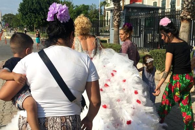 Damat düğün günü tutuklandı, genç kız gelinliğiyle gittiği adliyede fenalık geçirdi