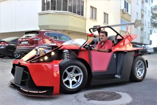 Emekli maaşıyla kendine son model otomobil yaptı