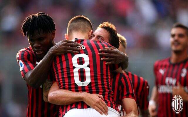 Hakan Çalhanoğlu'nun golü Milan'a galibiyeti getirdi Hakan Çalhanoğlu'nun golü Milan'a galibiyeti getirdi