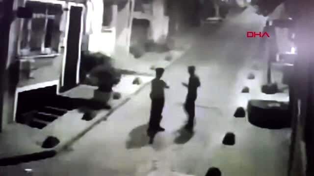 Beyoğlu'nda engelli gurbetçiyi bayıltıp gasp ettiler