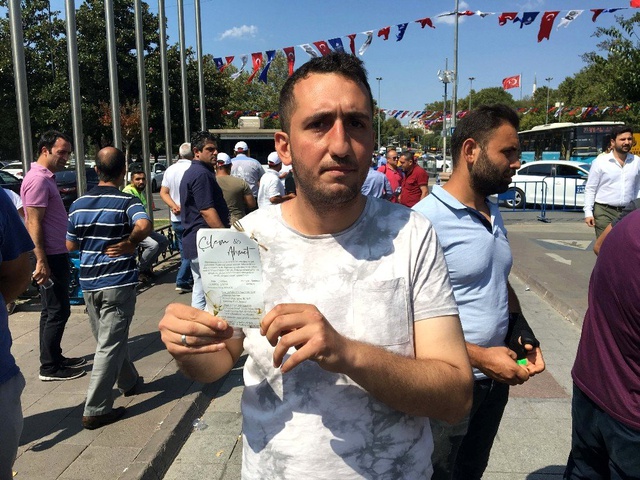 AK Parti'den işten çıkarıldıkları için İBB önünde eylem yapan eski çalışanlara destek geldi