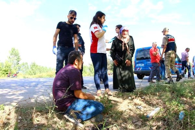 Hava almak için otomobilden inen anne ve kızlarına araba çarptı: Anne can verdi
