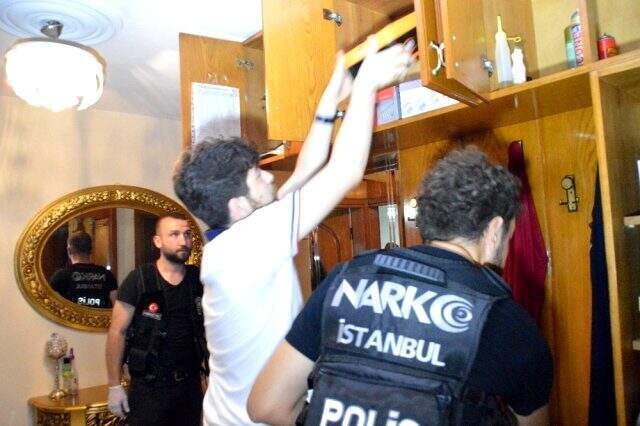 İstanbul güne narkotik operasyonu ile başladı! 40'a yakın kişi gözaltına alındı