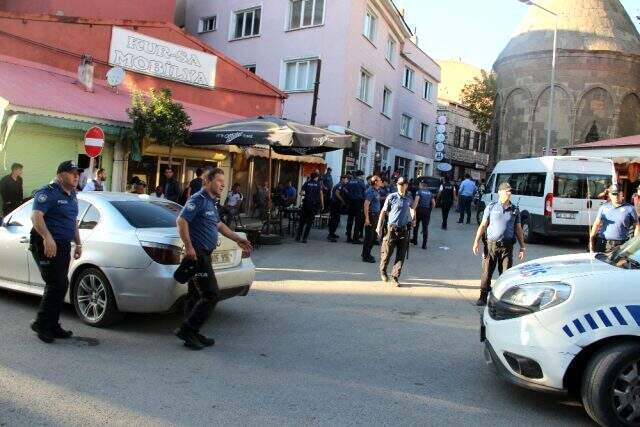 Kız çocuğuna taciz iddiası mahalleyi karıştırdı Kız çocuğuna taciz iddiası mahalleyi karıştırdı