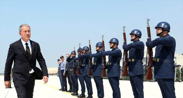 Son Dakika: Bakan Akar'dan 'güvenli bölge' açıklaması: Göbeğimizi biz kesebilecek durumdayız Bakan Akar'dan