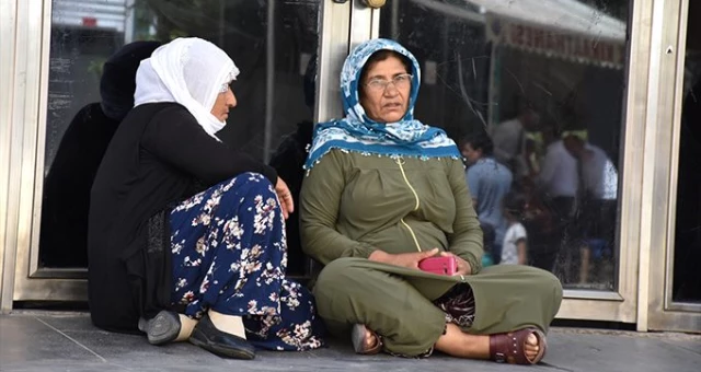 HDP Diyarbakır İl Başkanlığı önünde oturma eylemi yapan aile sayısı 4'e yükseldi