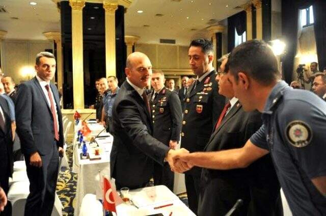 Soylu'dan İmamoğlu'na: başka işlerle meşgul olursan pejmürde ederiz İçişleri Bakanı Süleyman Soylu'dan İmamoğlu'na: Başka işlerle meşgul olursan pejmürde ederiz