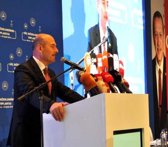 Soylu'dan İmamoğlu'na: başka işlerle meşgul olursan pejmürde ederiz İçişleri Bakanı Süleyman Soylu'dan İmamoğlu'na: Başka işlerle meşgul olursan pejmürde ederiz