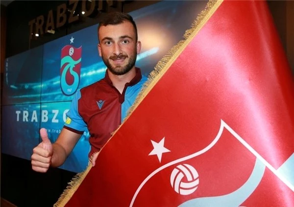 Trabzonspor Nemanja Andusic'in kiralandığını KAP'a bildirdi
