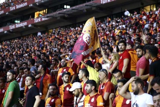 Galatasaray, yeni transferleri için imza töreni düzenledi