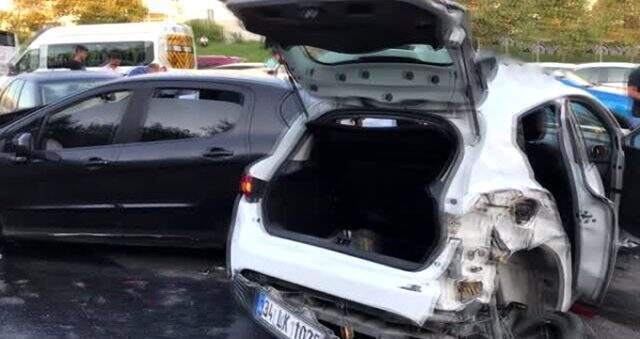 Son dakika: TEM bağlantı yolunda zincirleme kaza: 1'i ağır, 4 yaralı TEM bağlantı yolunda zincirleme kaza: 1'i ağır, 4 yaralı
