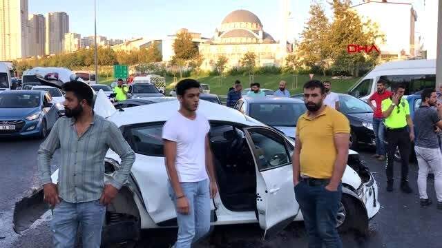 Son dakika: TEM bağlantı yolunda zincirleme kaza: 1'i ağır, 4 yaralı TEM bağlantı yolunda zincirleme kaza: 1'i ağır, 4 yaralı
