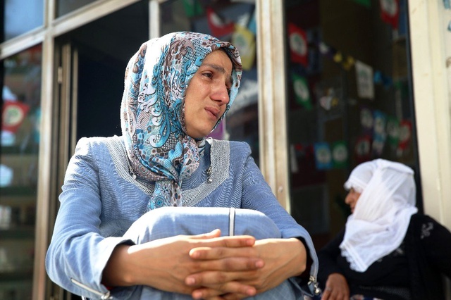Çocuklarının dağa kaçırıldığını iddia ederek HDP binası önünde eylem başlatan aile sayısı 11'e yükseldi