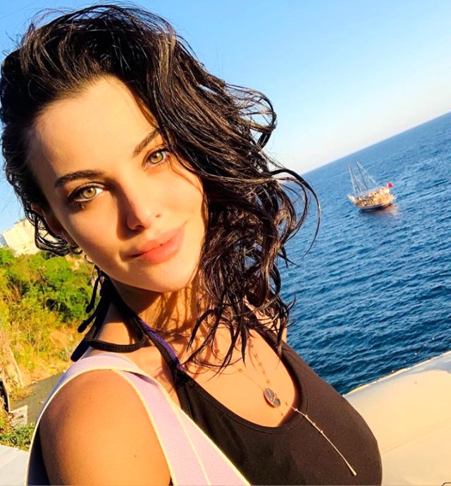 Tuvana Türkay cesur pozuyla Instagram'a damga vurdu