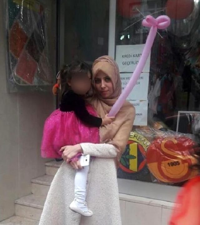 Oyuncu Tuba Ünsal, annesi yanında vurulan küçük kıza sahip çıktı