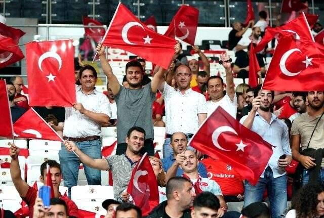 Vodafone Park'ta tribünler hınca hınç doldu!