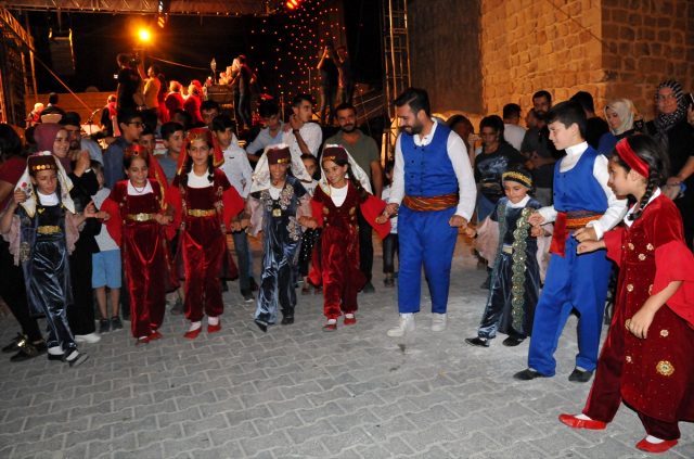 3 gün 3 gece süren Midyat Kültür ve Sanat Festivali renkli görüntülere sahne oldu