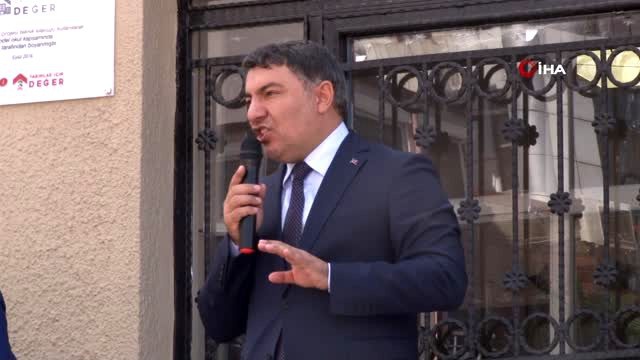 Belediye Başkanı makam aracını satarak 12 bin öğrencinin yüzünü güldürdü