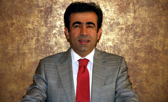 Diyarbakır Büyükşehir Belediyesine kayyum olarak atanan Vali Güzeloğlu, ücretsiz ulaşım için talimatı verdi