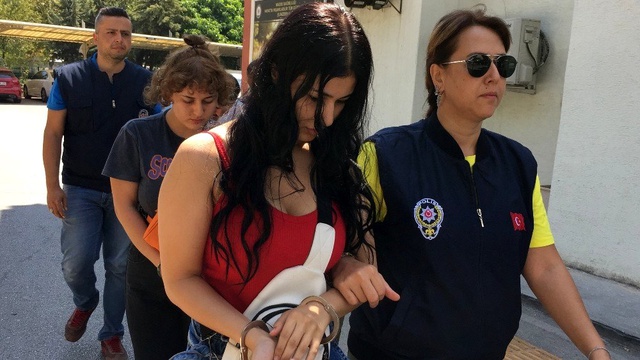 Arkadaşlarının ifadesi ile dolandırıcılık yapan abla-kardeş hapsi boyladı