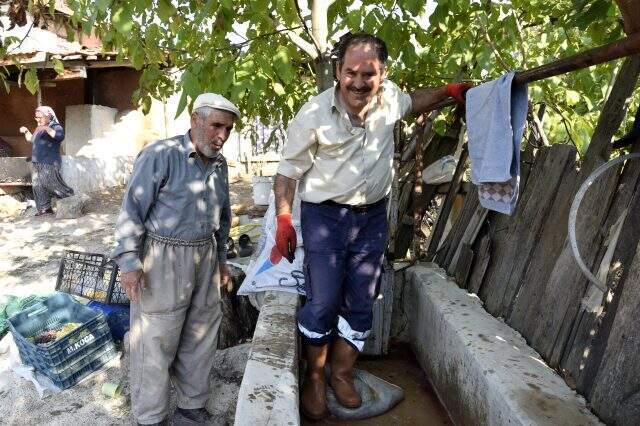 Köye özel toprakla mayalanan pekmez 200 yıldır gelir kaynağı olmaya devam ediyor Köyde özel toprakla mayalanan pekmez 200 yıldır gelir kaynağı olmaya devam ediyor
