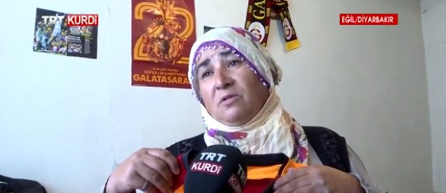 HDP binası önünde nöbet tutan Diyarbakırlı anneden <a class='keyword-sd' href='/galatasaray/' title='Galatasaray'>Galatasaray</a>'a çağrı!
