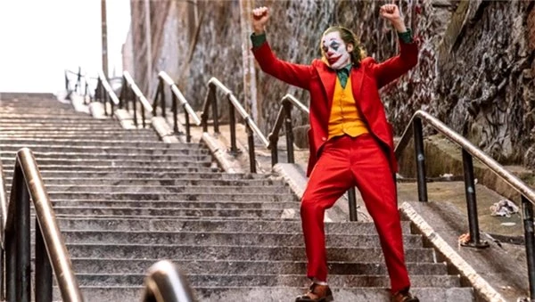 'Joker': Modern ve alternatif bir 'Gülen Adam' biyografisi gibi