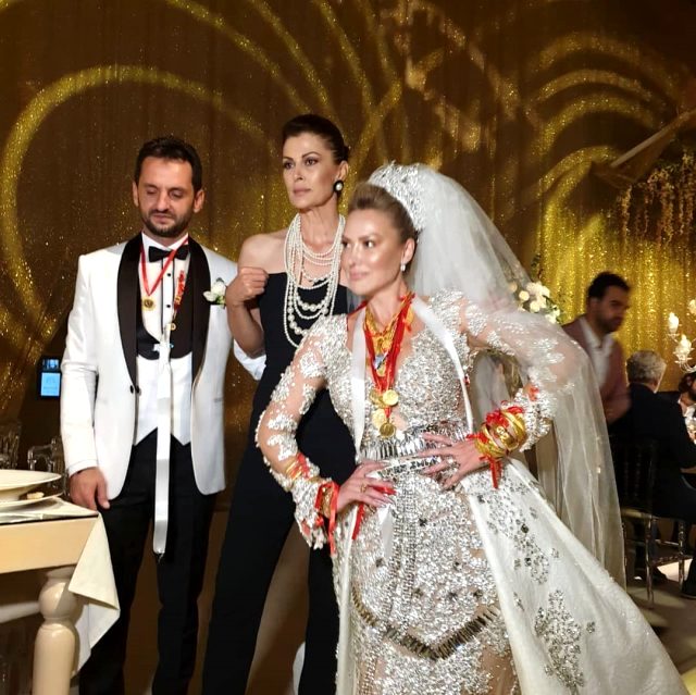 Şarkıcı Aylin Coşkun evlendi!
