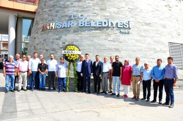 İYİ Parti, 'İttifak hukukuna uygun davranmadınız' deyip CHP'ye siyah çelenk bıraktı İYİ Parti ilçe teşkilatı,