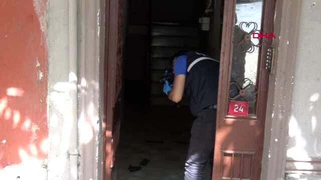 Kar maskeli 2 kişi, 73 yaşındaki kadının ellerini ve ağzını bağlayıp parasını çaldı Kar maskeli 2 kişi, 73 yaşındaki kadının ellerini ve ağzını bantlayıp parasını çaldı