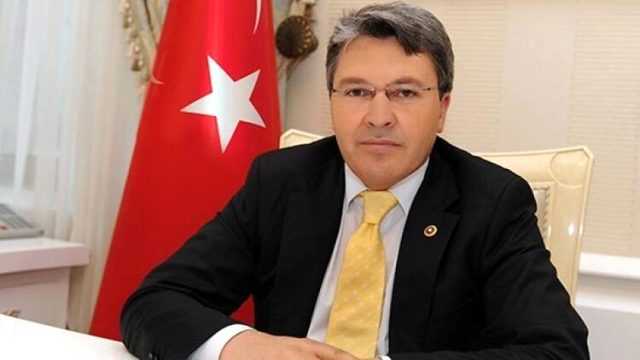 Davutoğlu'nun ardından eski milletvekili Feramuz Üstün de AK Parti'den istifa etti